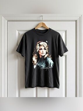 Dolly Parton Signature Vintage Graphic Shirt Retro Country Music Graphic T-Shirt